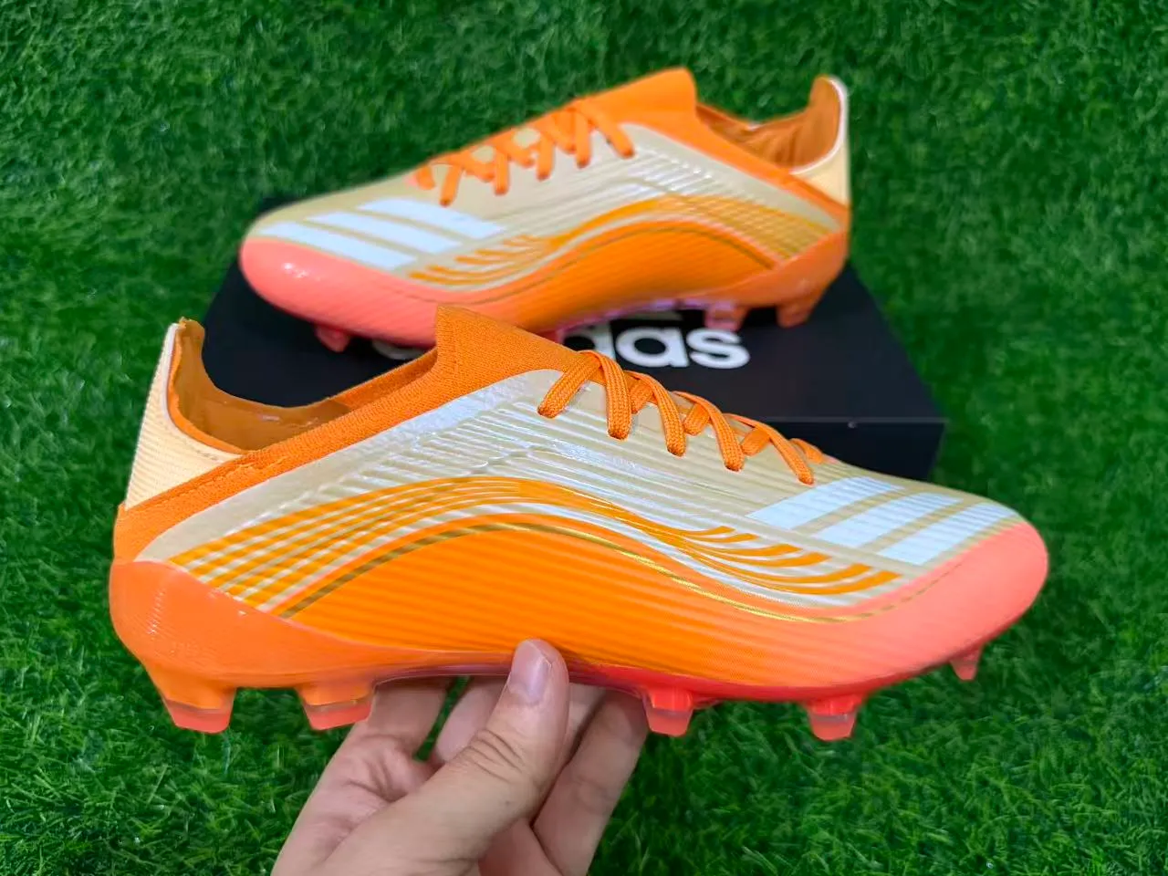 Adidas chaussures de football semelle Soleplate orange doré iridescent à motif ondulé upper synthétique Firm-Ground 4