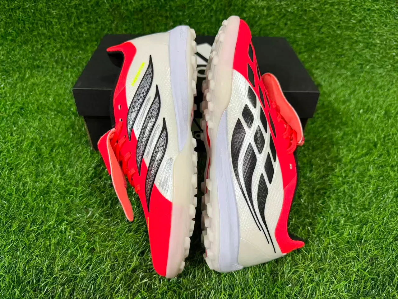 Adidas Predator أحذية كرة القدم للعشب الصناعي 10