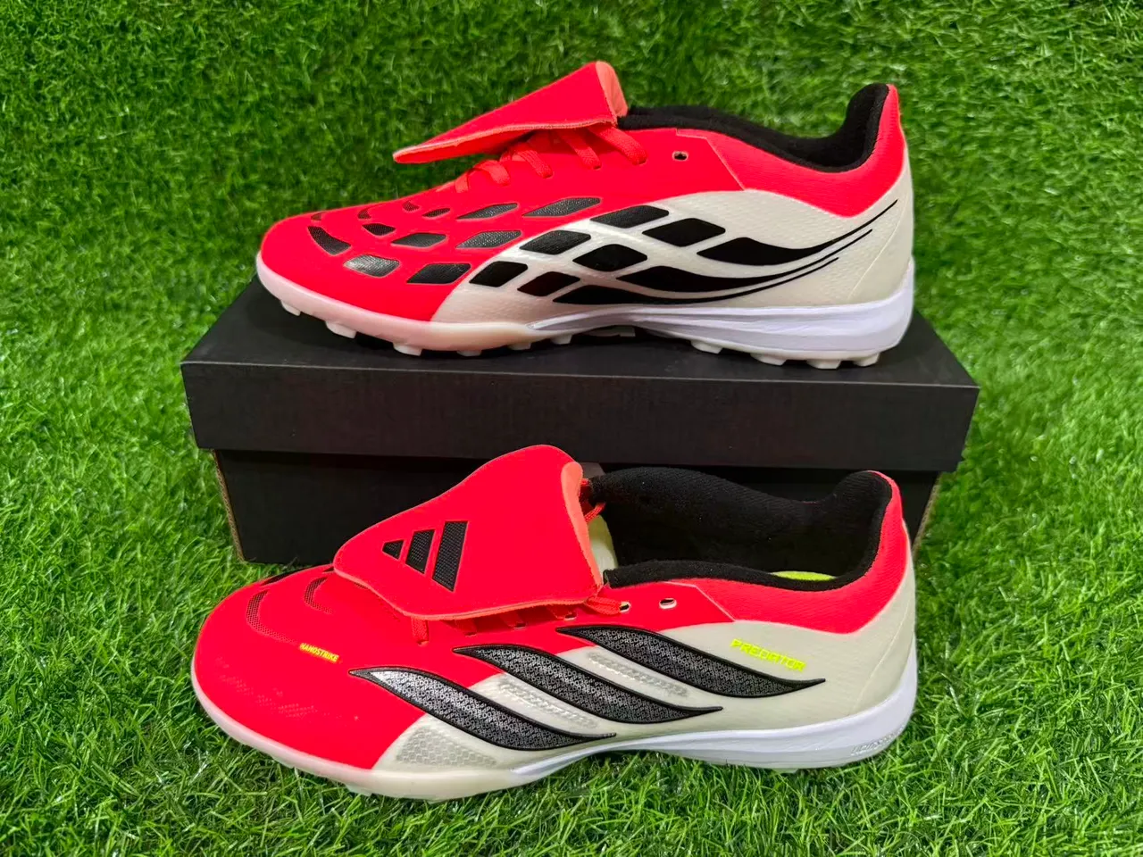 Adidas Predator أحذية كرة القدم للعشب الصناعي 14
