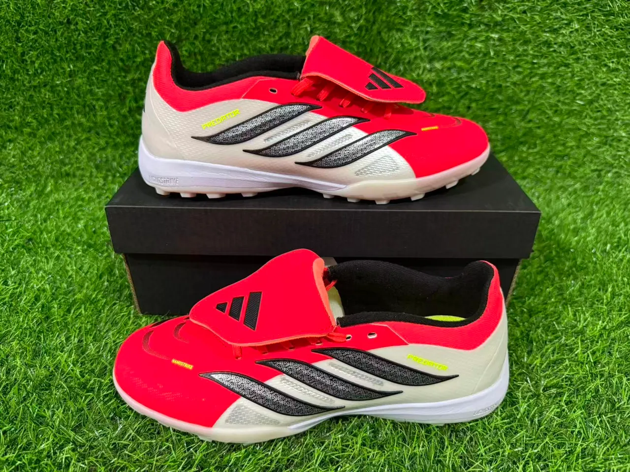 Adidas Predator أحذية كرة القدم للعشب الصناعي 15