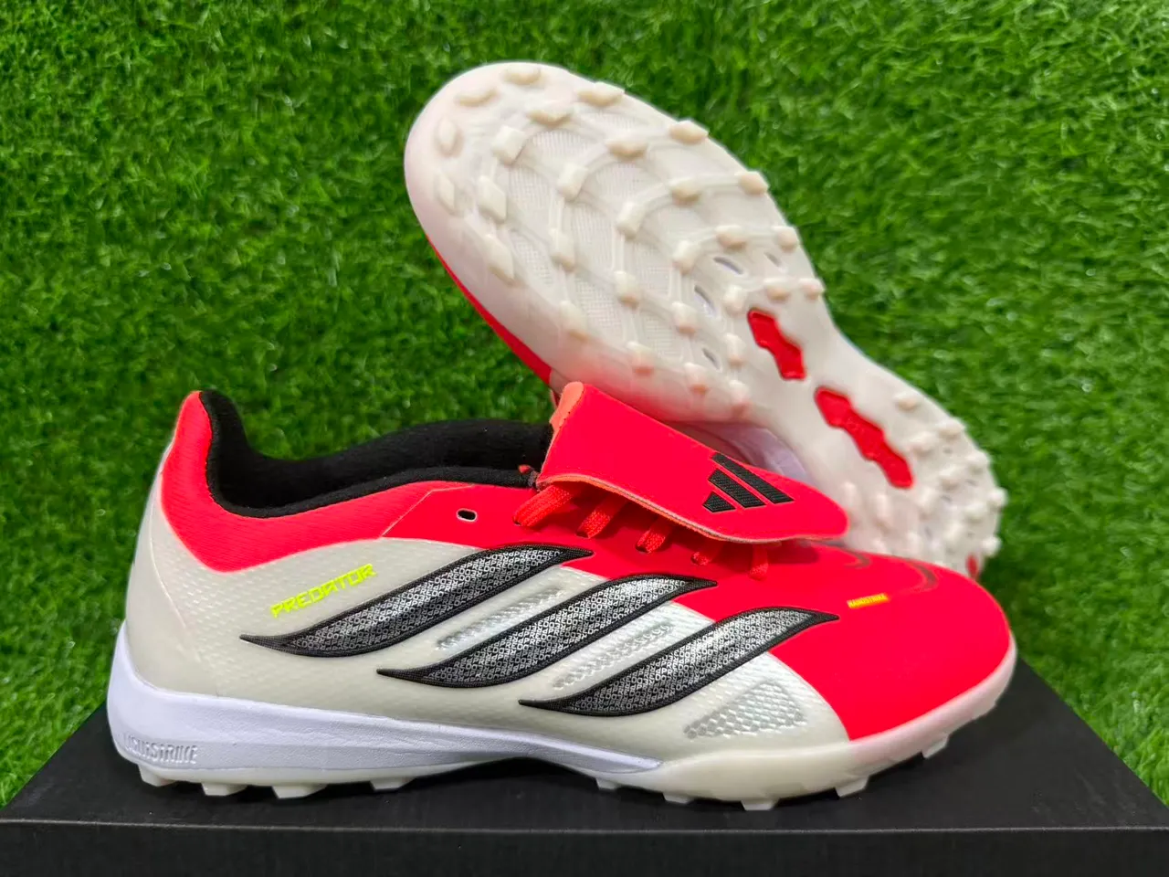 Adidas Predator أحذية كرة القدم للعشب الصناعي 16