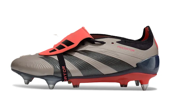 Adidas Predator Noir Orange Chaussures de football à coupe basse upper synthétique panneau latéral à trois rayures surface ferme 22