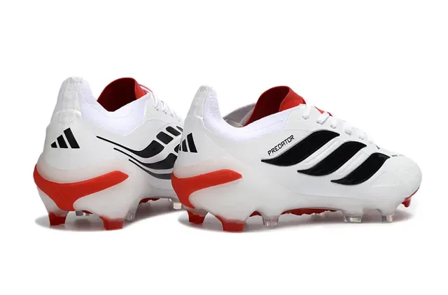 Adidas Predator blanco y rojo upper sintético con branding de tres rayas negras y punta firm ground zapatos de fútbol 5