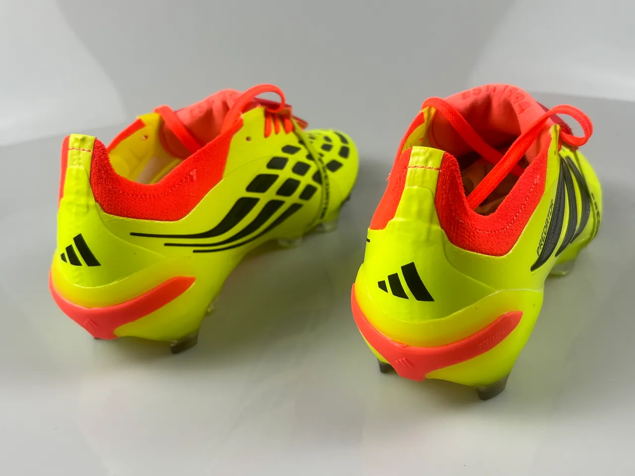 Adidas Predator Chaussures de Football Jaune Orange Néon Détail sur la Partie Supérieure pour Terre Firme 9