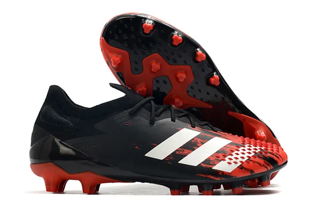 Adidas 红黑低帮袜套足上部不对称系带塑胶钉足球鞋 2