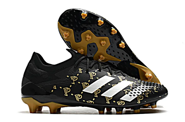 Adidas 红黑低帮袜套足上部不对称系带塑胶钉足球鞋 6