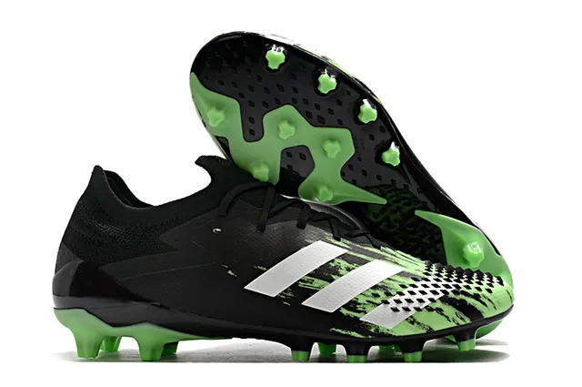 Adidas 红黑低帮袜套足上部不对称系带塑胶钉足球鞋 7