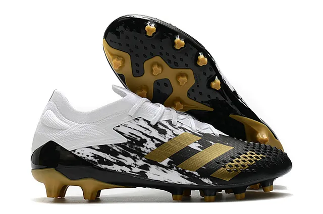Adidas 红黑低帮袜套足上部不对称系带塑胶钉足球鞋 9