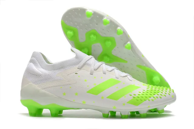 Adidas 红黑低帮袜套足上部不对称系带塑胶钉足球鞋 10
