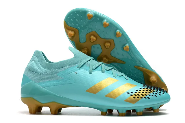 Adidas 红黑低帮袜套足上部不对称系带塑胶钉足球鞋 11