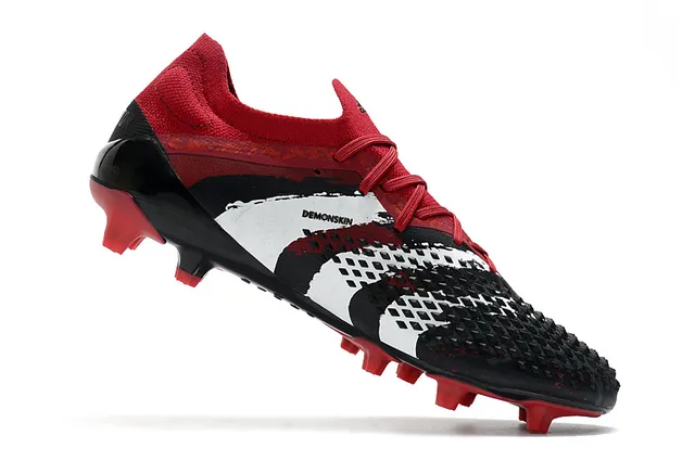 Adidas 红黑低帮袜套足上部不对称系带塑胶钉足球鞋 14