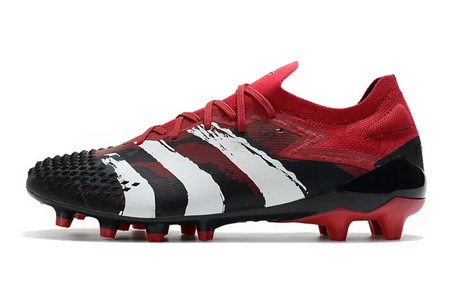Adidas 红黑低帮袜套足上部不对称系带塑胶钉足球鞋 16