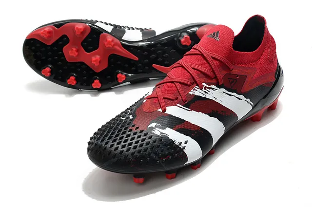 Adidas 红黑低帮袜套足上部不对称系带塑胶钉足球鞋 17