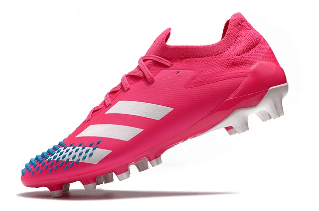 Adidas 红黑低帮袜套足上部不对称系带塑胶钉足球鞋 21