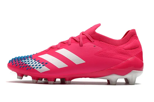 Adidas 红黑低帮袜套足上部不对称系带塑胶钉足球鞋 22