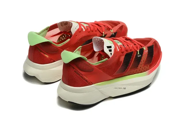 Adidas Chaussures de running rouge et vert avec upper en mesh engineered, panneau latéral à trois rayures 3