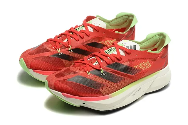 Adidas Chaussures de running rouge et vert avec upper en mesh engineered, panneau latéral à trois rayures 6
