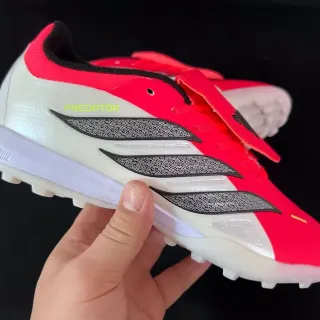 Adidas Vermelho Branco Low-Cut Sintético Superior Três Faixas Cage Overlay Turfe Sapatos de Futebol