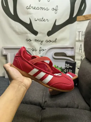 Adidas Sapatos Mary Jane com parte superior de camurça sintético, painel lateral com três listras, vermelho e branco 5