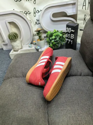 Adidas Sapatos Mary Jane com parte superior de camurça sintético, painel lateral com três listras, vermelho e branco 6