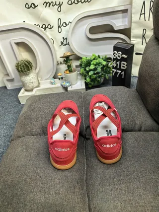 Adidas Sapatos Mary Jane com parte superior de camurça sintético, painel lateral com três listras, vermelho e branco 8