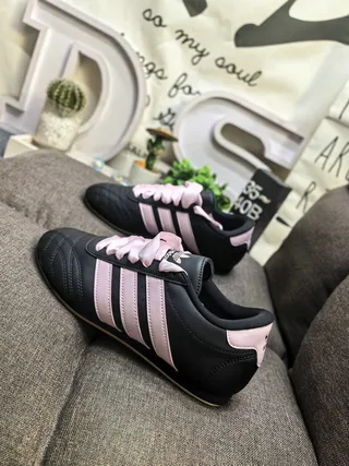 Adidas Samba OG sneakers lifestyle noirs et roses 7
