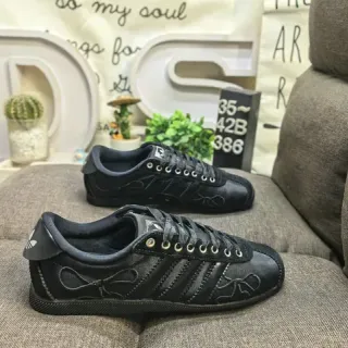 Adidas Samba OG أحذية رياضية أسلوب حياة سوداء مطرزة بقوس