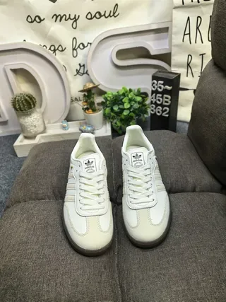 Adidas Samba OG Off-White e Preto Tênis Lifestyle 10