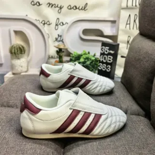 Adidas Samba OG أبيض وبرجواني أسلوب الحياة سنيكرز