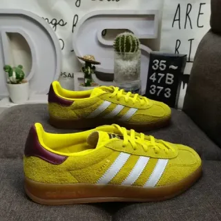 Adidas Samba OG Chaussures lifestyle en daim jaune marron