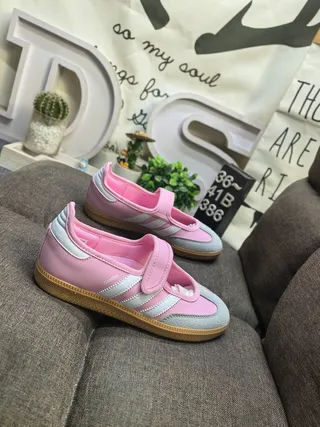 Adidas Samba أحذية رياضية للأسلوب الحياة وردي ورمادي 9