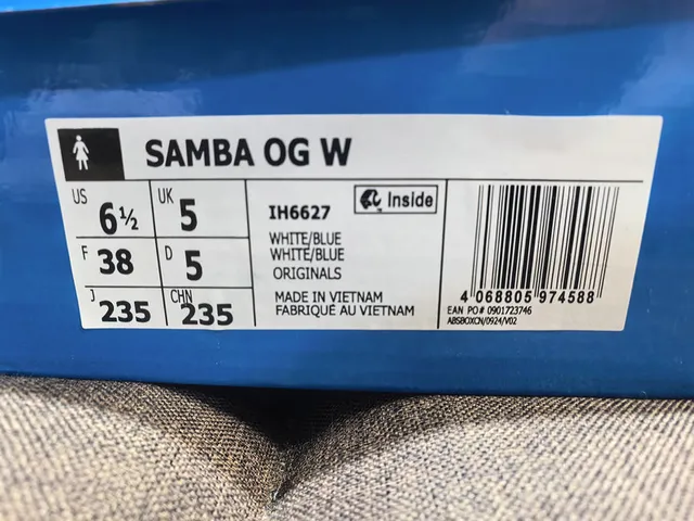 Adidas Samba White and Navy Lifestyle Sneakers 2