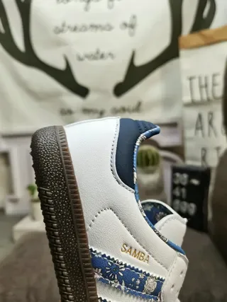 Adidas Samba 白蓝花卉印花生活运动鞋 3