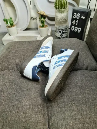Adidas Samba 白蓝花卉印花生活运动鞋 6