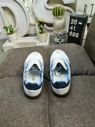 Adidas Samba 白蓝花卉印花生活运动鞋 8
