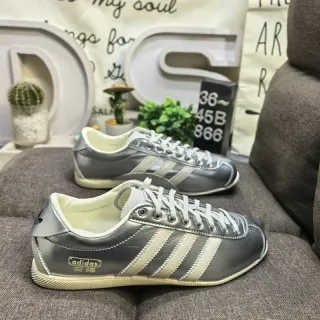 Adidas فضي بيجي جلد معدني علوي كريمي ثلاث شرائط تفصيل أحذية أسلوب حياة