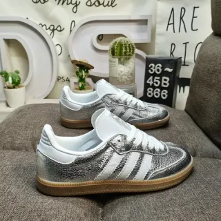 Adidas فضي أبيض معدني متن علوي لمسات أسلوب حياة حذاء رياضي
