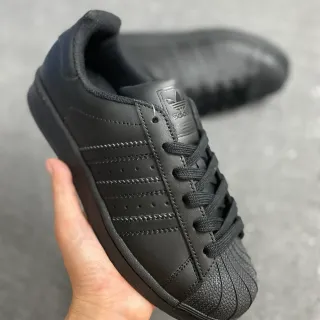 Adidas Superstar 全黑皮革生活方式运动鞋