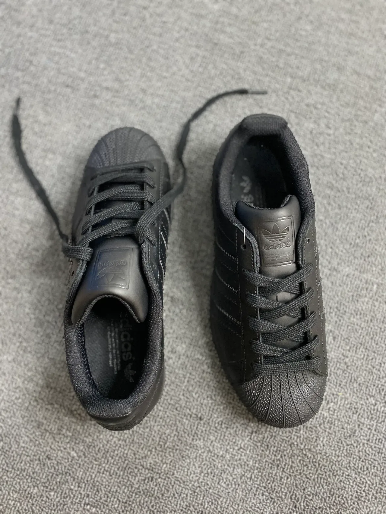 Adidas Superstar Tênis Lifestyle de Couro Todo Preto 2