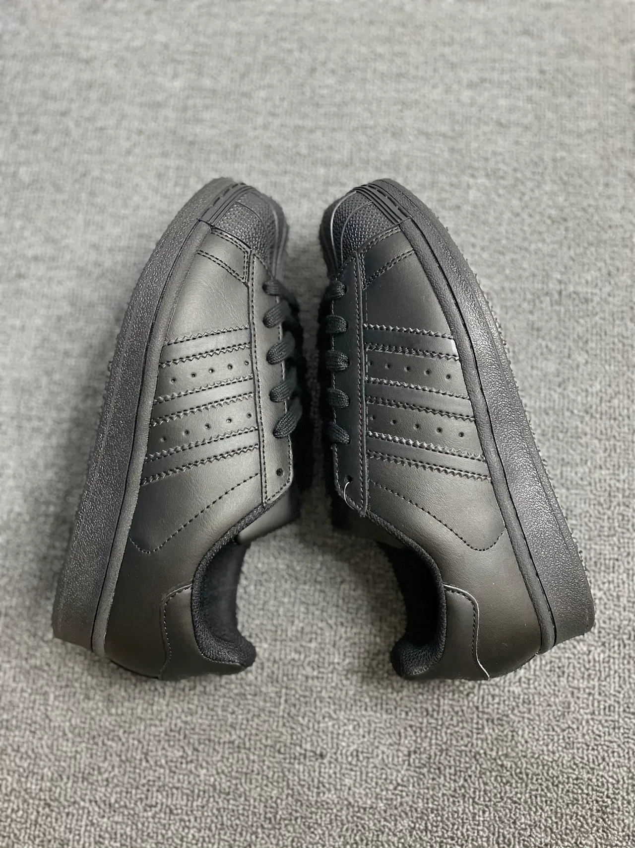 Adidas Superstar Tênis Lifestyle de Couro Todo Preto 3