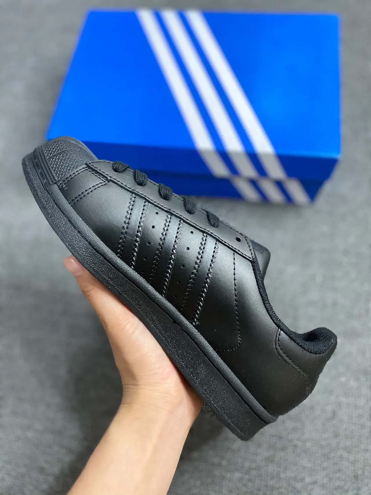Adidas Superstar Tênis Lifestyle de Couro Todo Preto 6