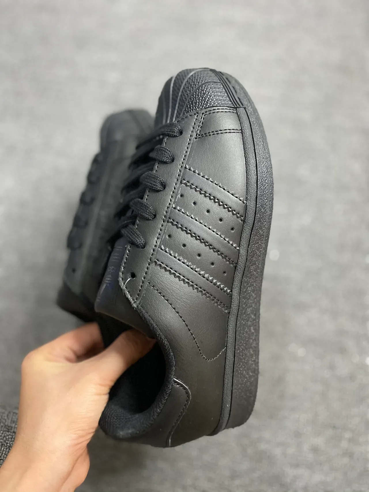 Adidas Superstar Tênis Lifestyle de Couro Todo Preto 7