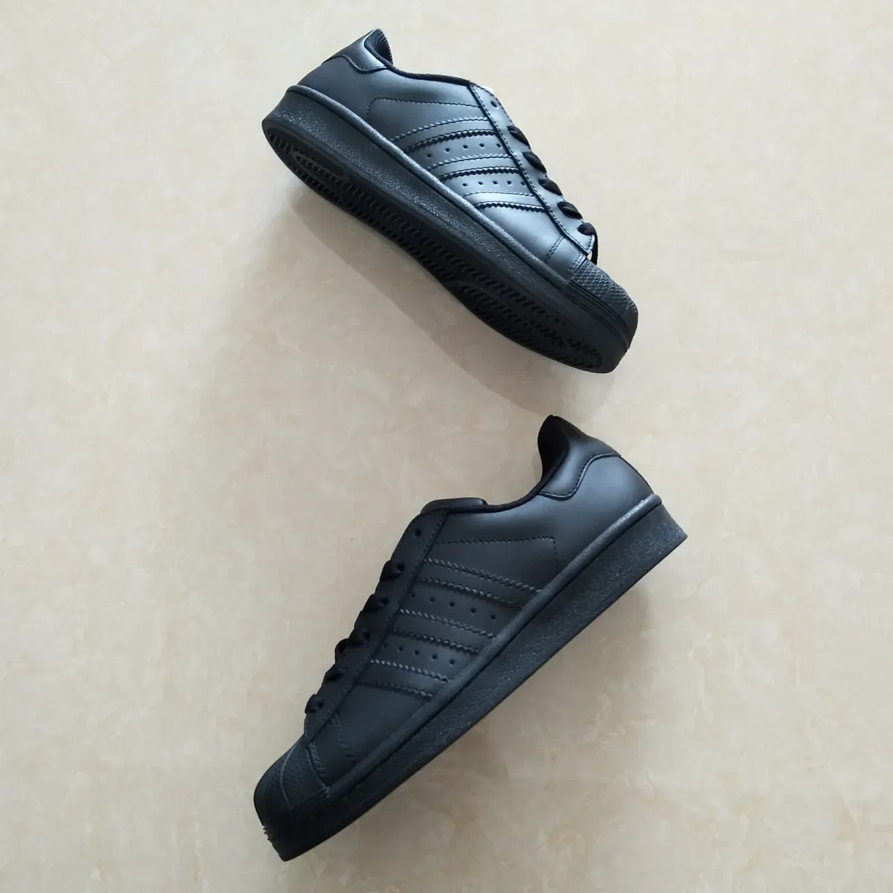 Adidas Superstar Tênis Lifestyle de Couro Todo Preto 10