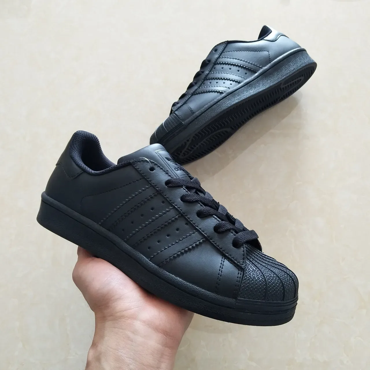 Adidas Superstar Tênis Lifestyle de Couro Todo Preto 11