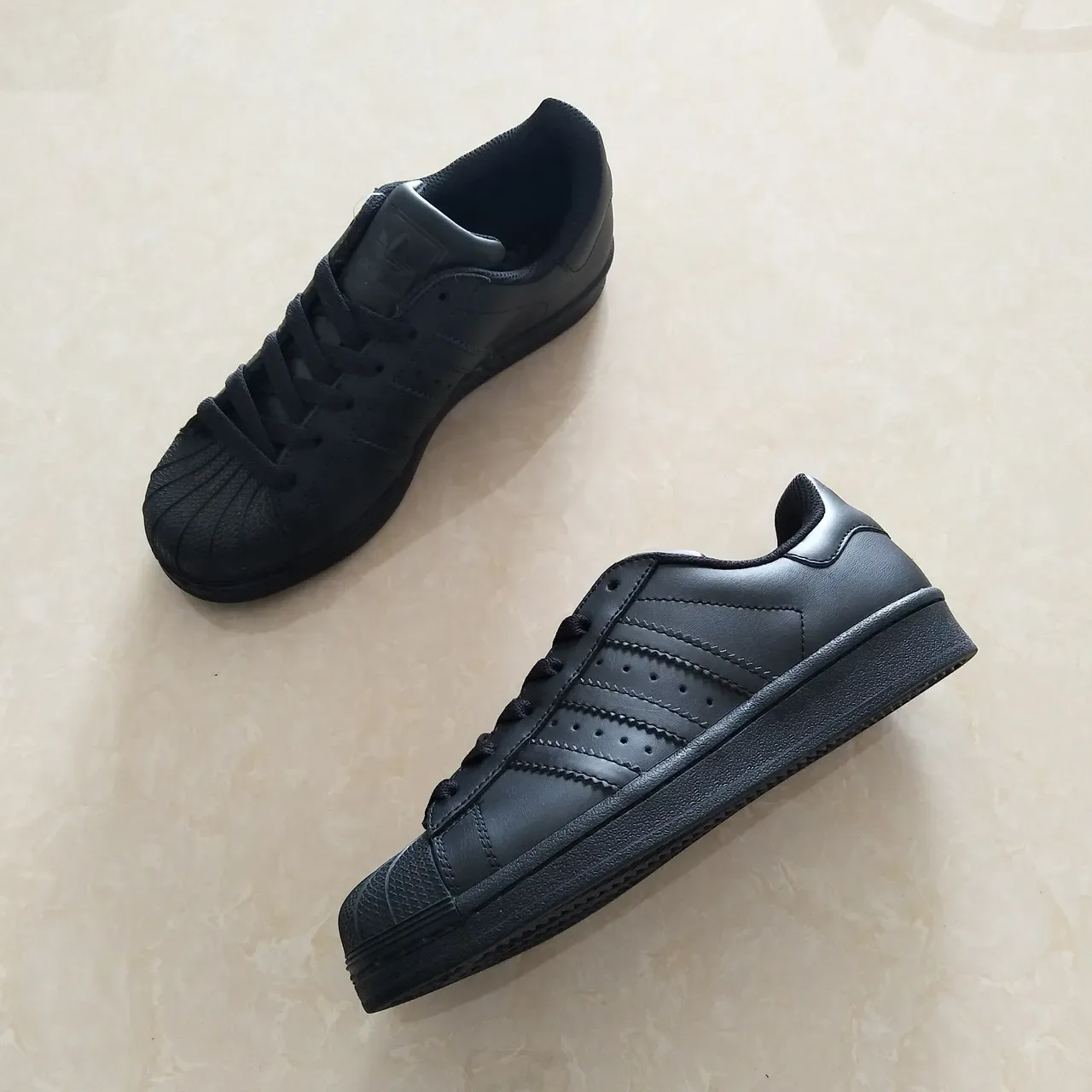 Adidas Superstar Tênis Lifestyle de Couro Todo Preto 12