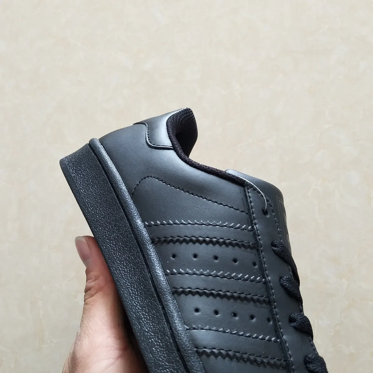 Adidas Superstar Tênis Lifestyle de Couro Todo Preto 16