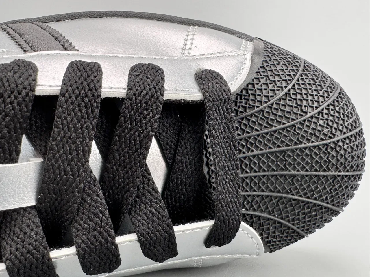 Adidas Superstar Prata Metálica e Preto Tênis Lifestyle 2