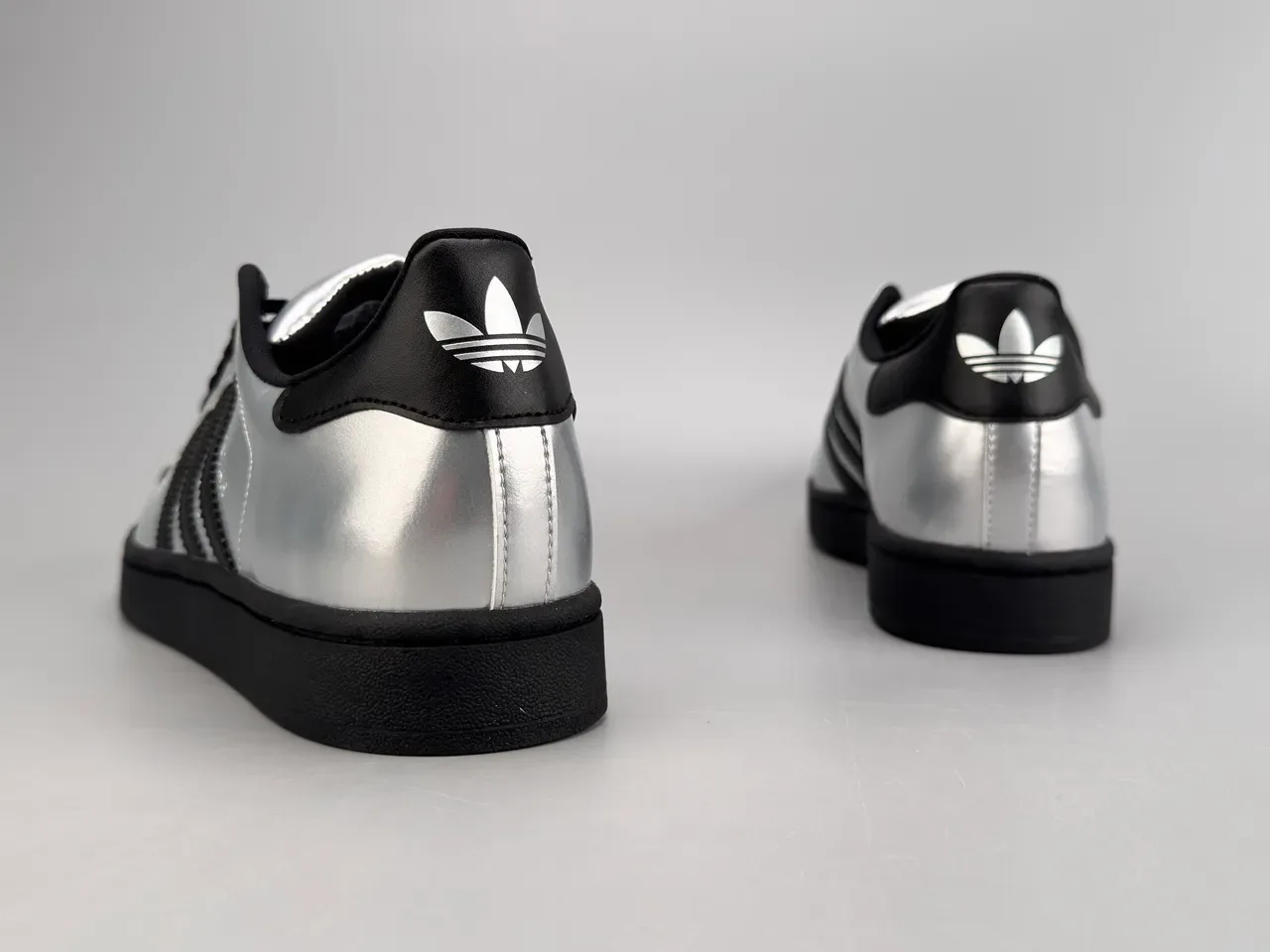 Adidas Superstar Prata Metálica e Preto Tênis Lifestyle 6