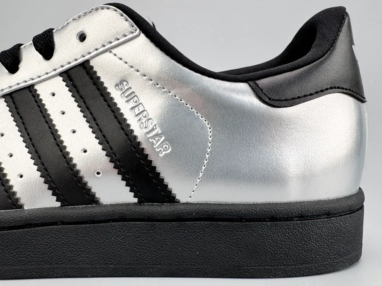 Adidas Superstar Prata Metálica e Preto Tênis Lifestyle 7