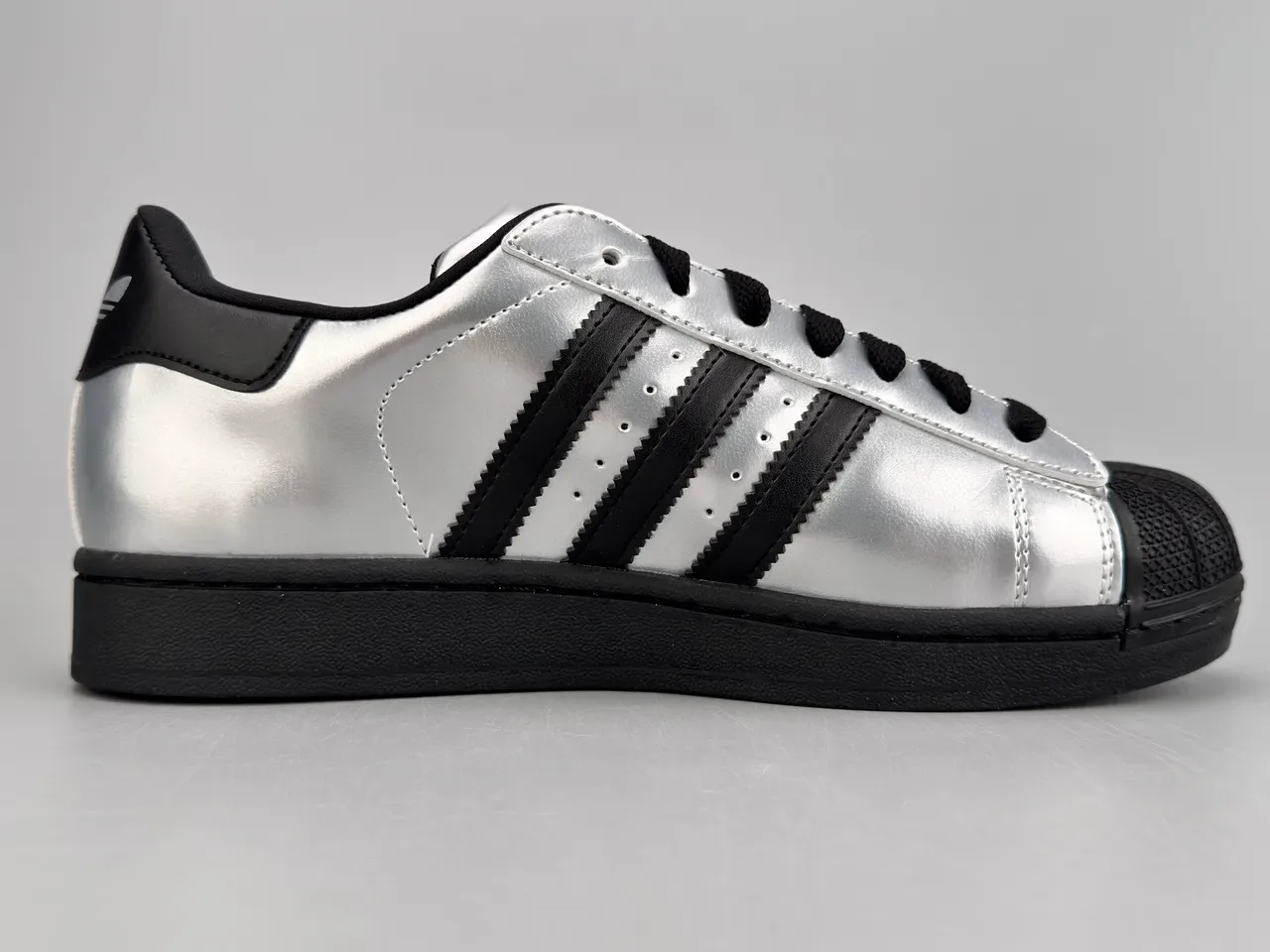 Adidas Superstar Prata Metálica e Preto Tênis Lifestyle 10